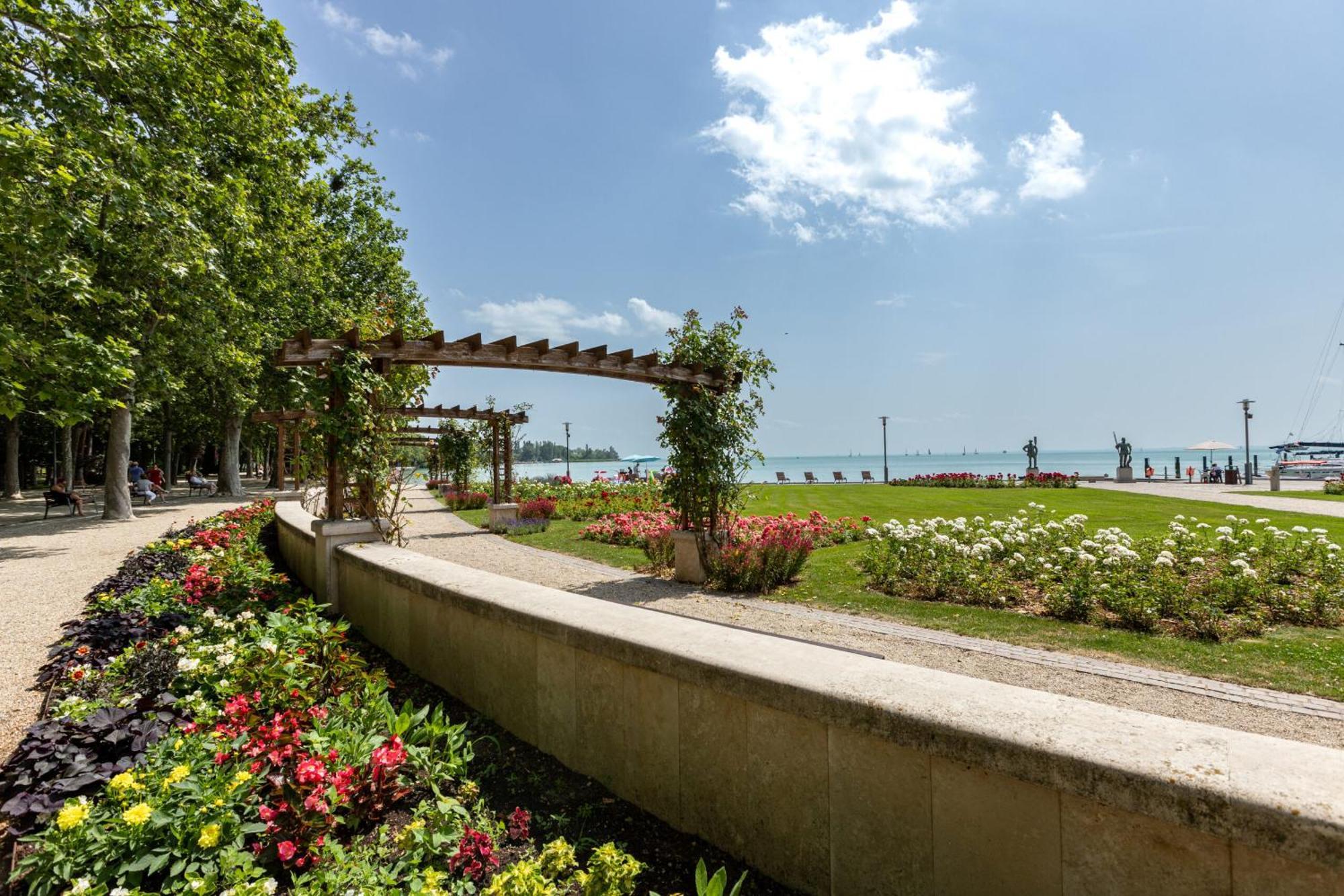 Berkenye Vendeghaz Hotel บาลาตอนฟือเรด ภายนอก รูปภาพ